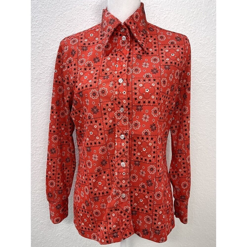 VTG 1970s DIVISION II Womens SMALL Red Bandana Print Polyester Disco BLOUSE Read